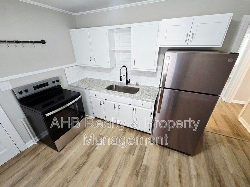 1218 Franklin St - Photo 4 of 13