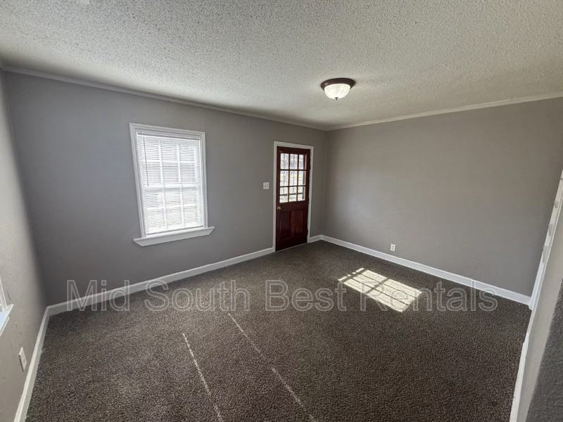 3552 Rockwood Ave - Photo 3 of 15