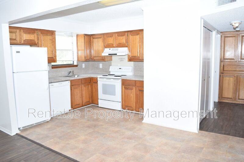 112 W Stage Coach Trl - Photo 3 of 12