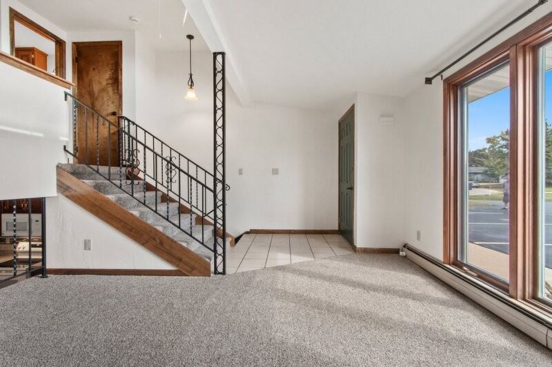 2400 Canter Ln - Photo 3 of 10