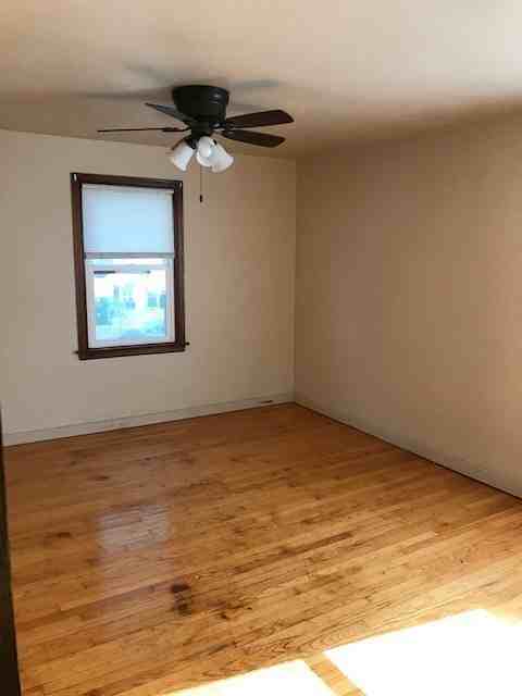 300 S Maple Ave - Photo 4 of 11