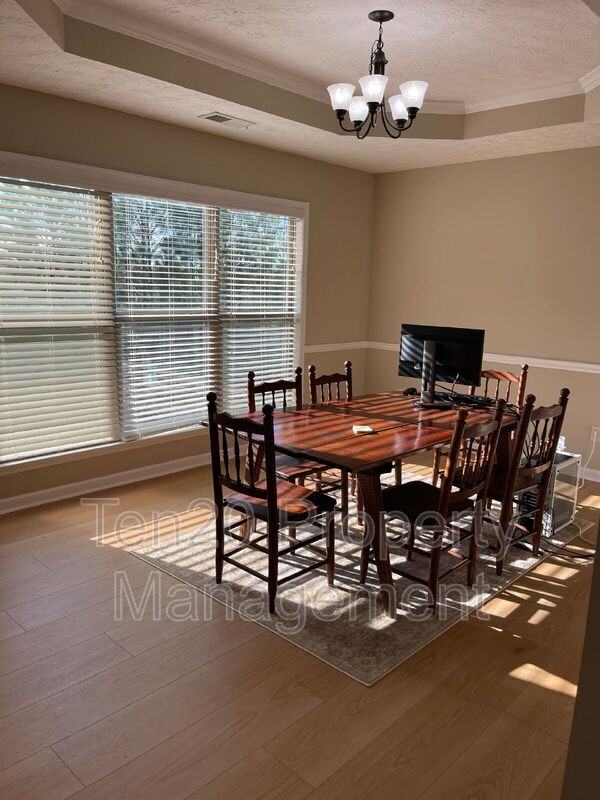 1368 Antietam Dr - Photo 3 of 26