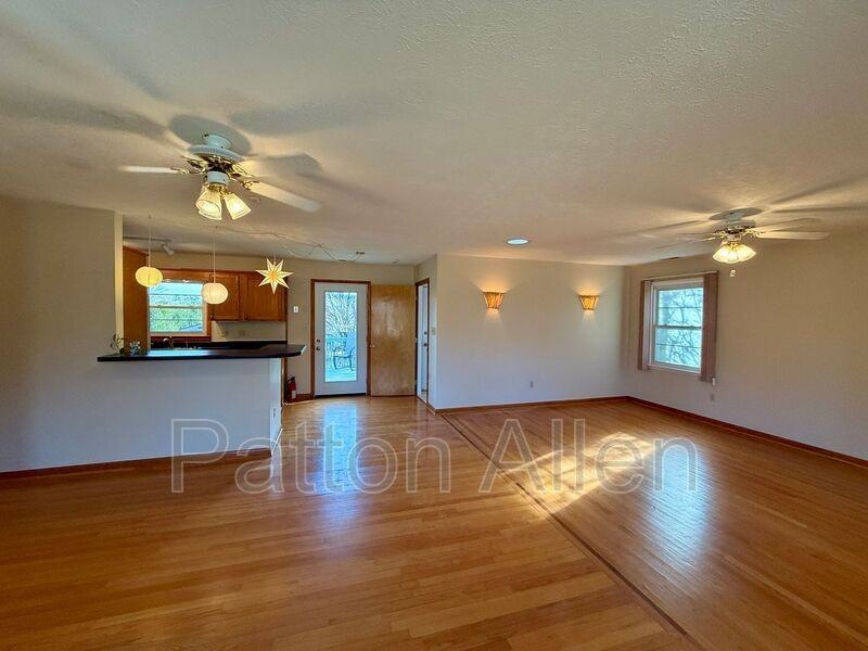 74 Oakdale Dr - Photo 4 of 38