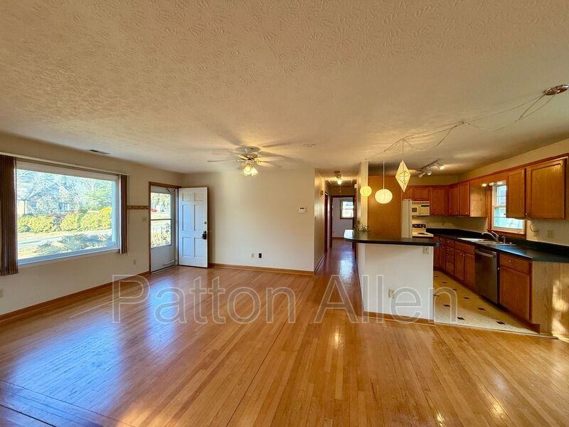 74 Oakdale Dr - Photo 6 of 38