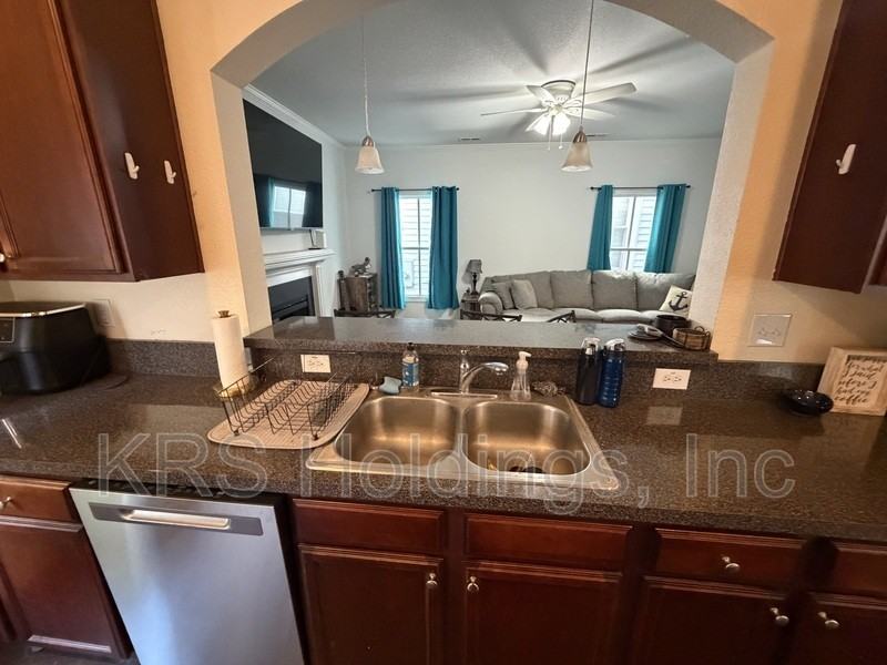 1124 Rodgers St - Photo 5 of 17