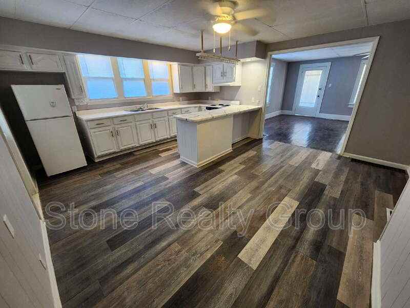 219 S 13th St - Photo 3 of 12