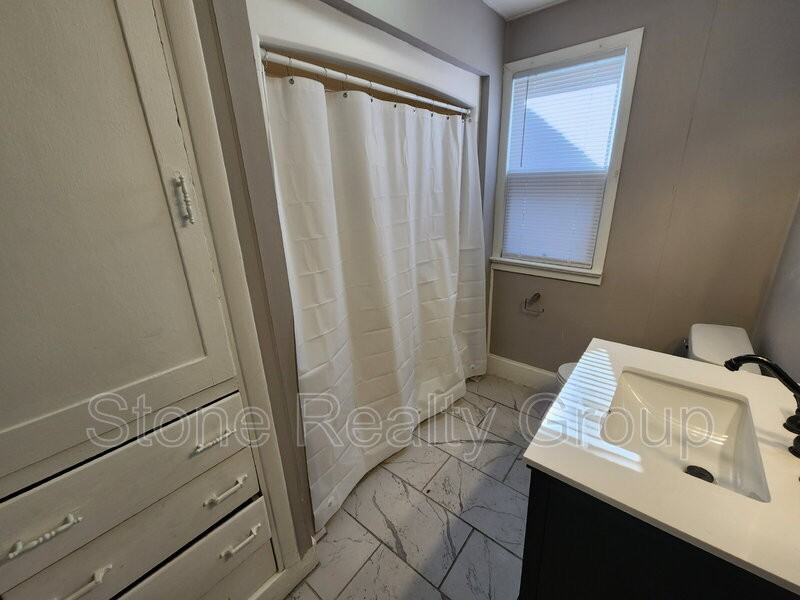 219 S 13th St - Photo 7 of 12