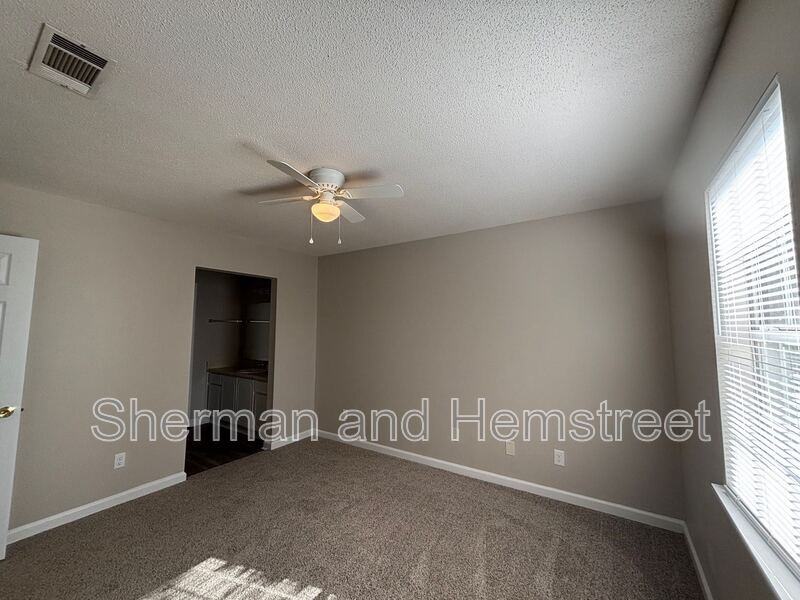 312 Commons Dr #312 - Photo 6 of 13