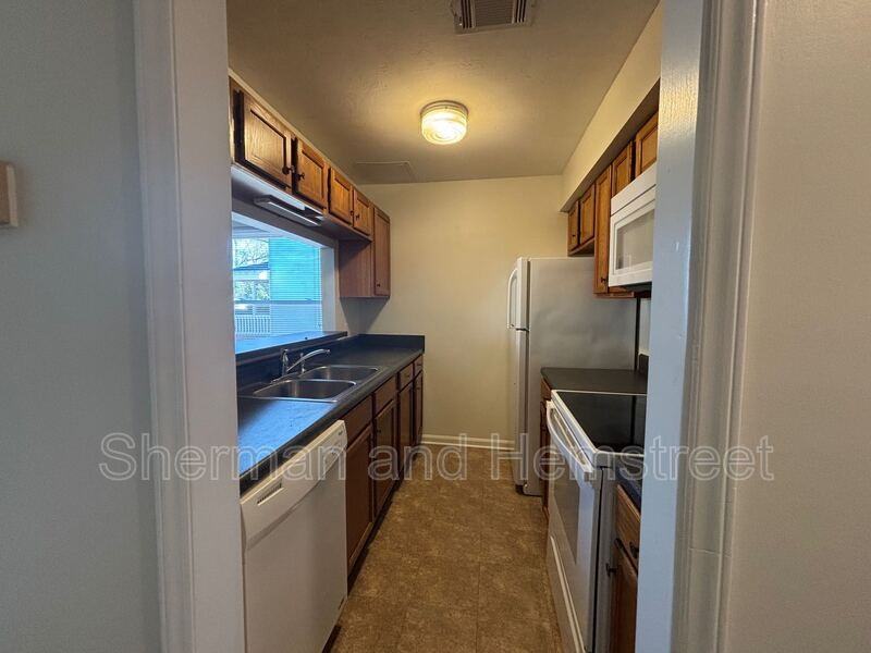 313 Lake Ave #313LAKEAVE - Photo 5 of 14