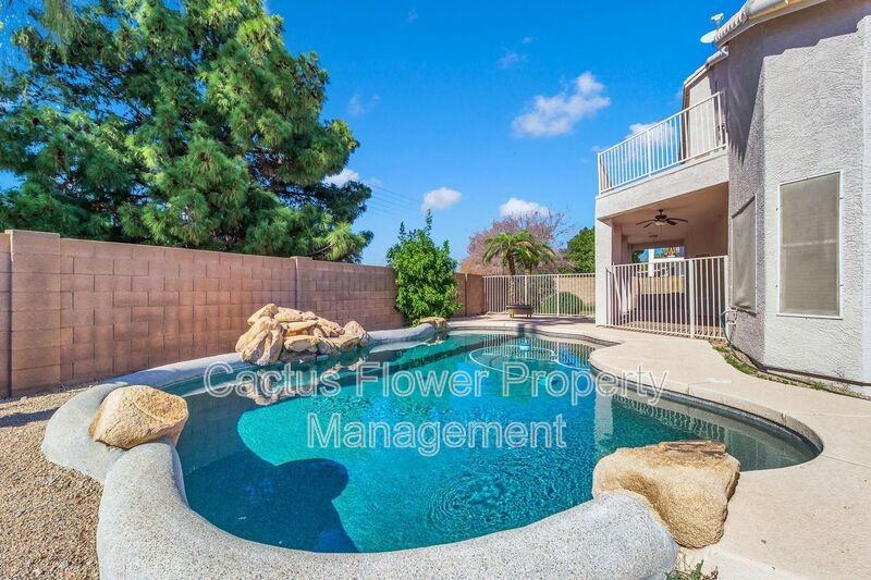 2524 N Sunrise - Photo 2 of 50