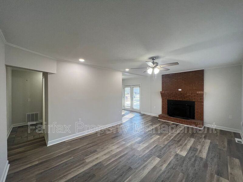 6904 Baywood Dr - Photo 5 of 45