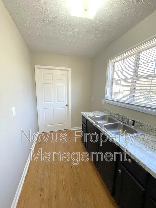 710 Fertilla St #D4 - Photo 4 of 13