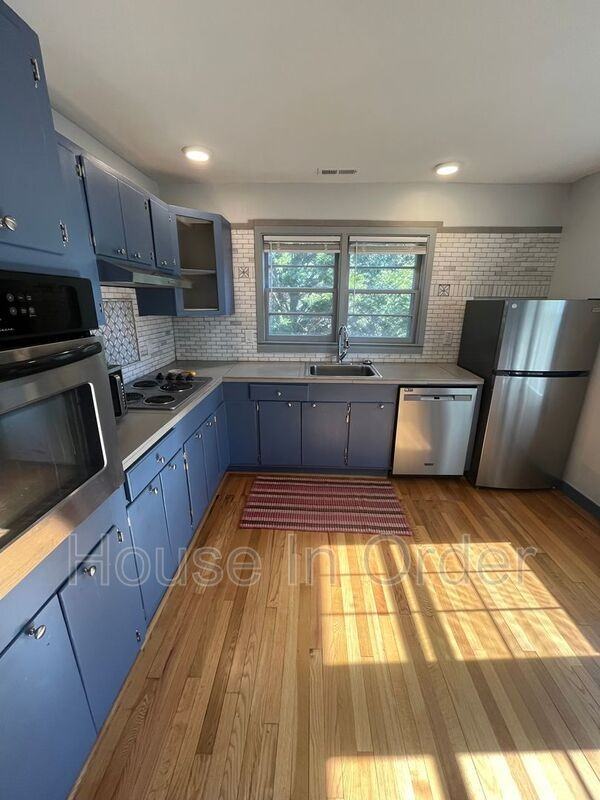 144B Chestnut St - Photo 3 of 7