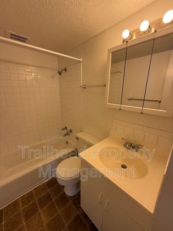 5811 Maple St #11 - Photo 5 of 8