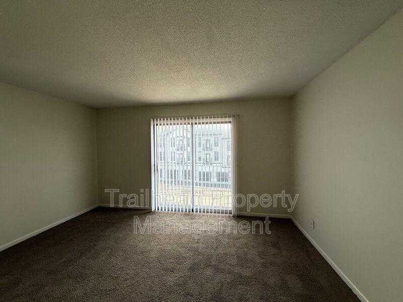 5811 Maple St #11 - Photo 6 of 8