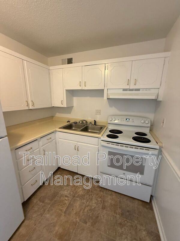 5811 Maple St #11 - Photo 7 of 8