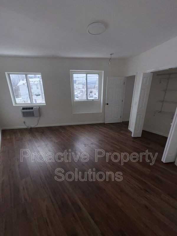 730 N Main St #4 - Photo 3 of 12