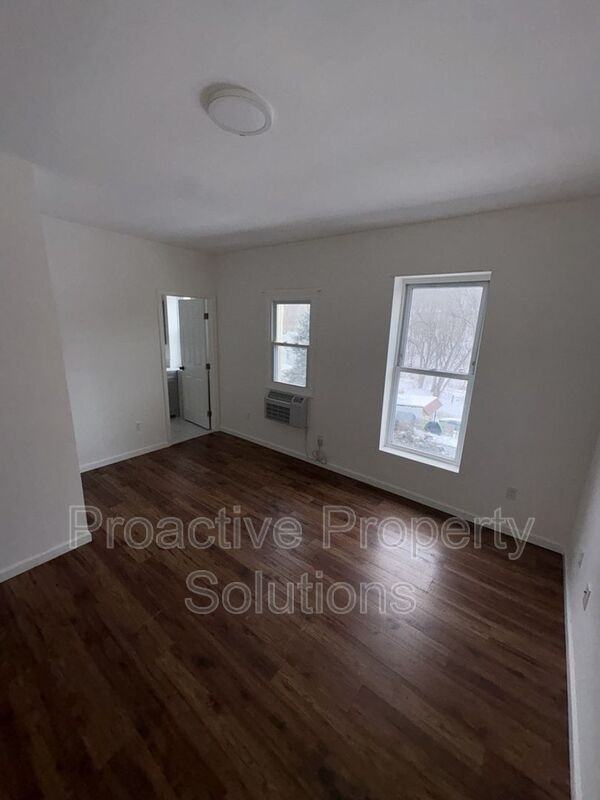 730 N Main St #4 - Photo 4 of 12