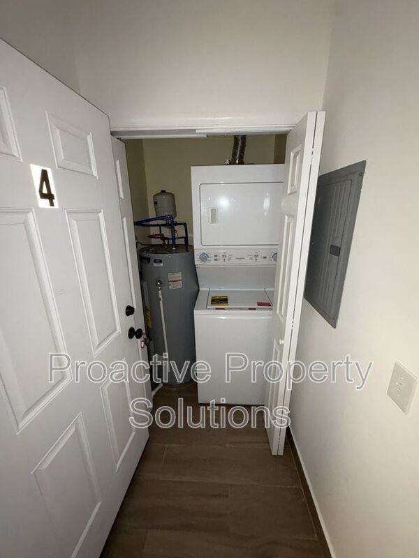 730 N Main St #4 - Photo 5 of 12