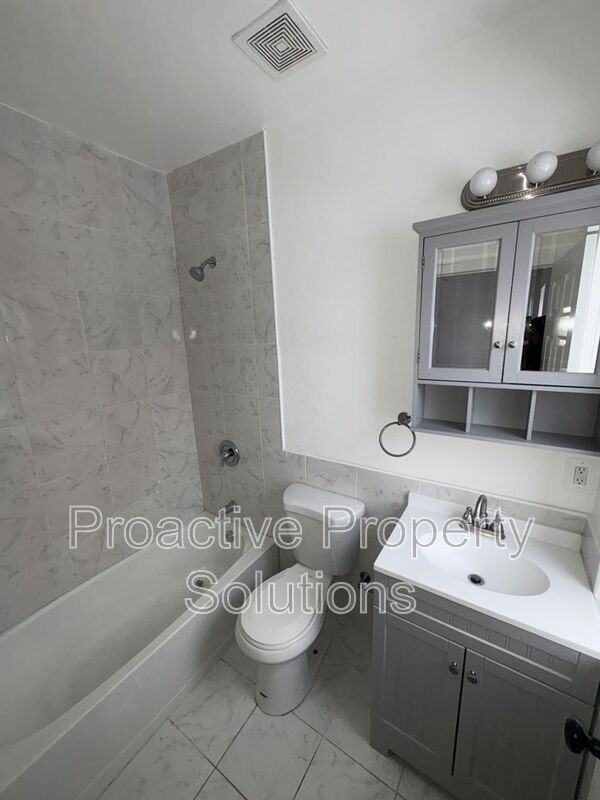 730 N Main St #4 - Photo 7 of 12