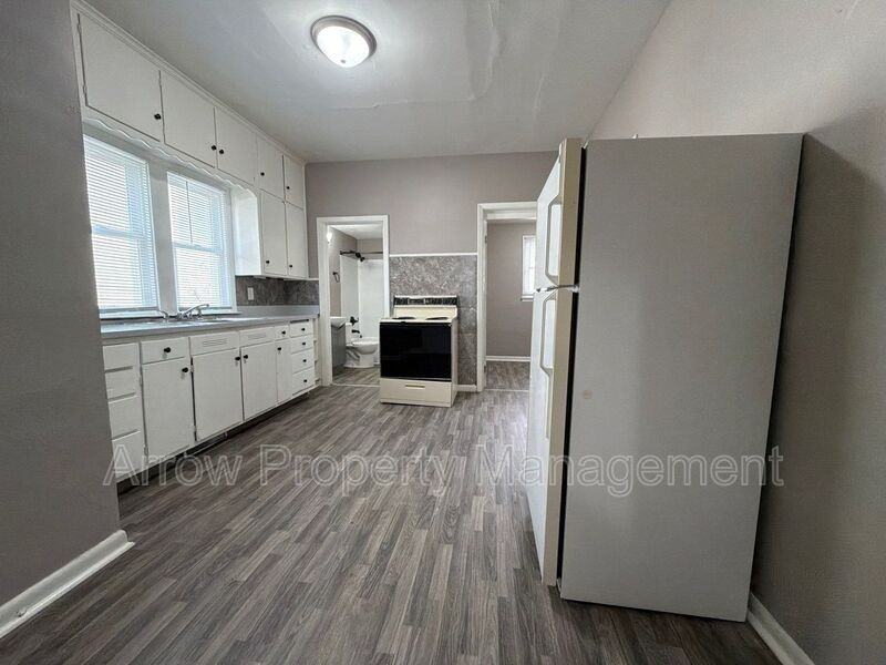 2424 W St #1 - Photo 5 of 11