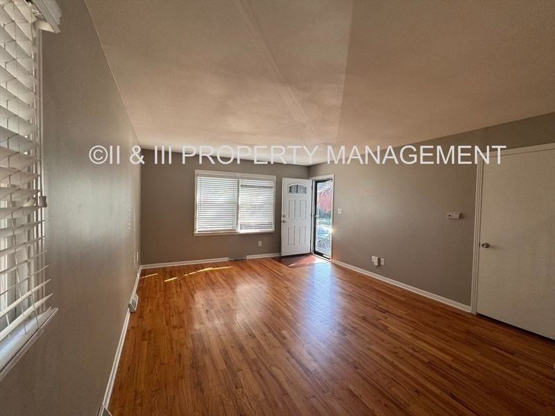 9508 Outlook Dr - Photo 3 of 18