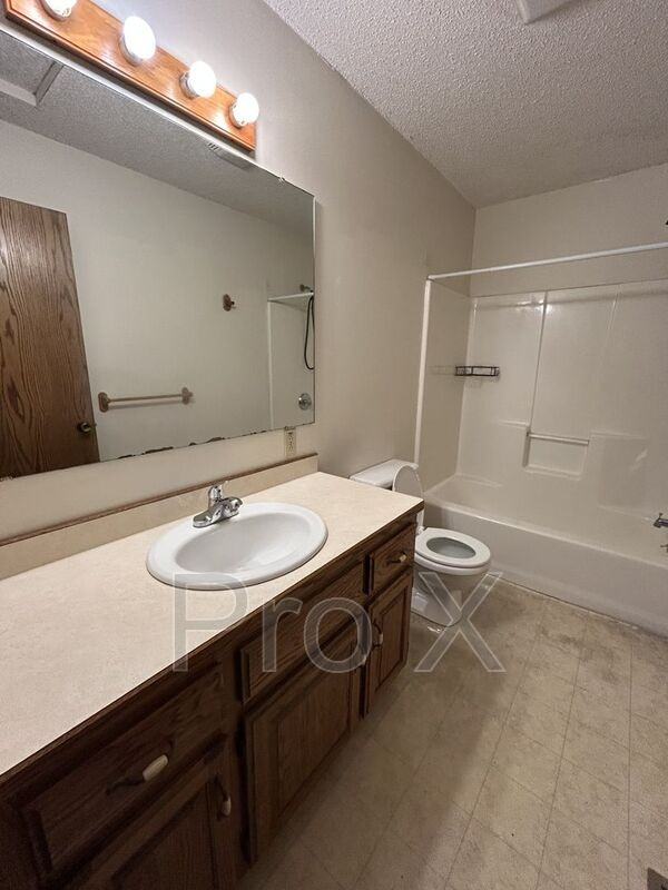 516 E Monroe St #A - Photo 5 of 12