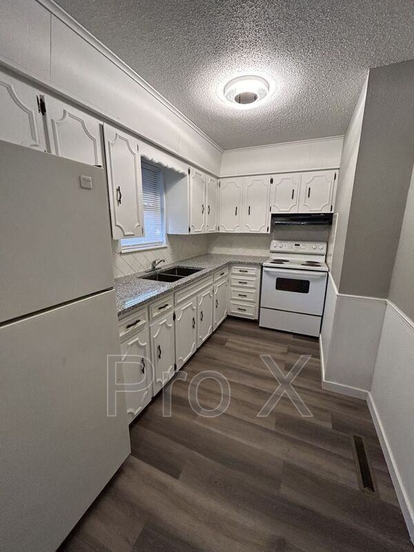 907 N Rouse St - Photo 4 of 12