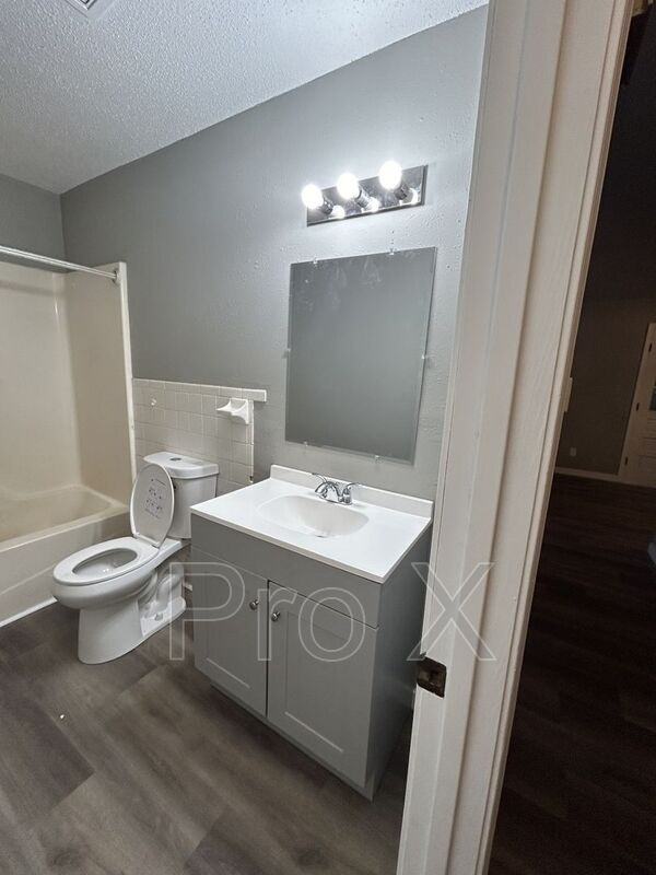 907 N Rouse St - Photo 7 of 12