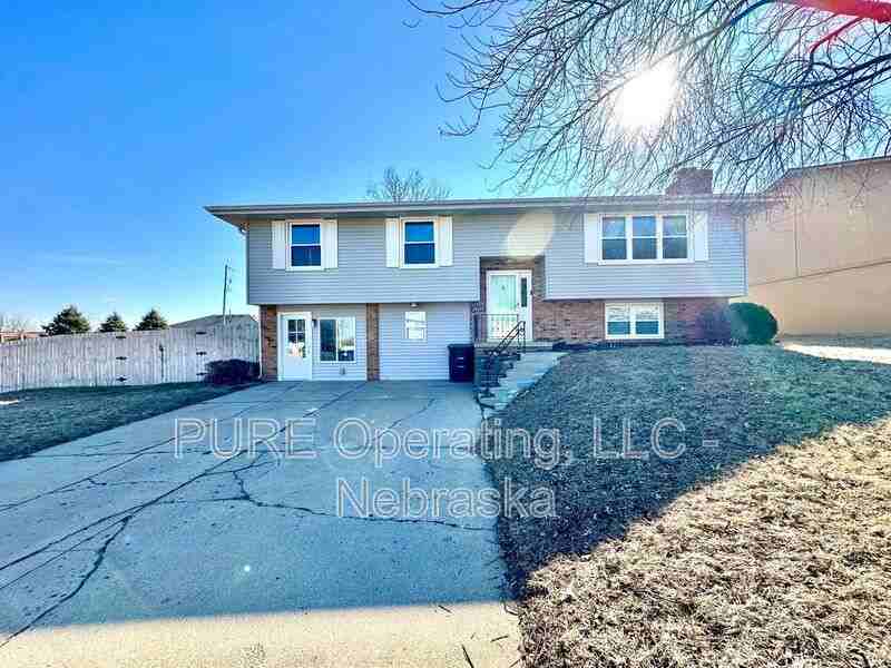 20215 Pinkney St - Photo 3 of 50