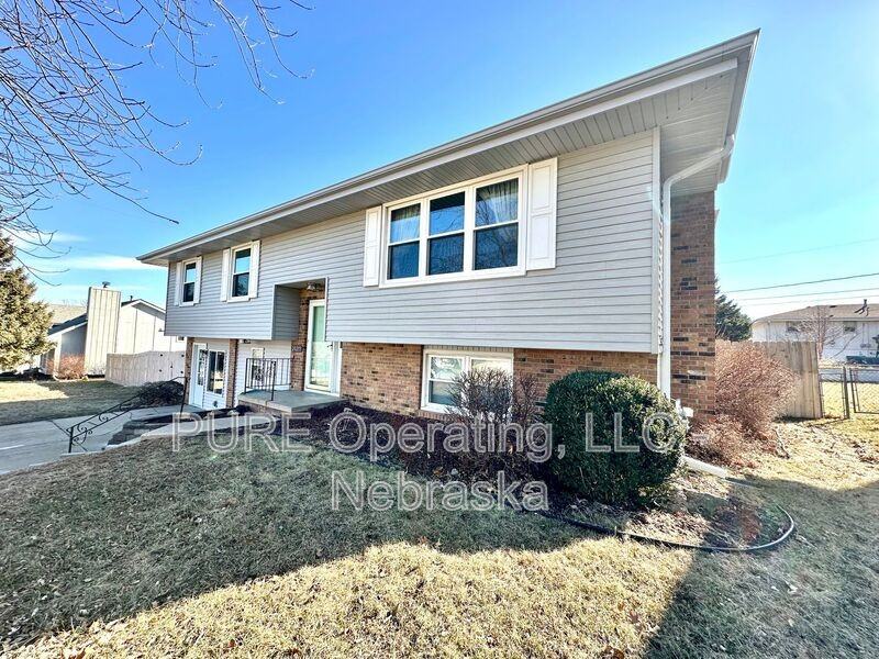 20215 Pinkney St - Photo 4 of 50