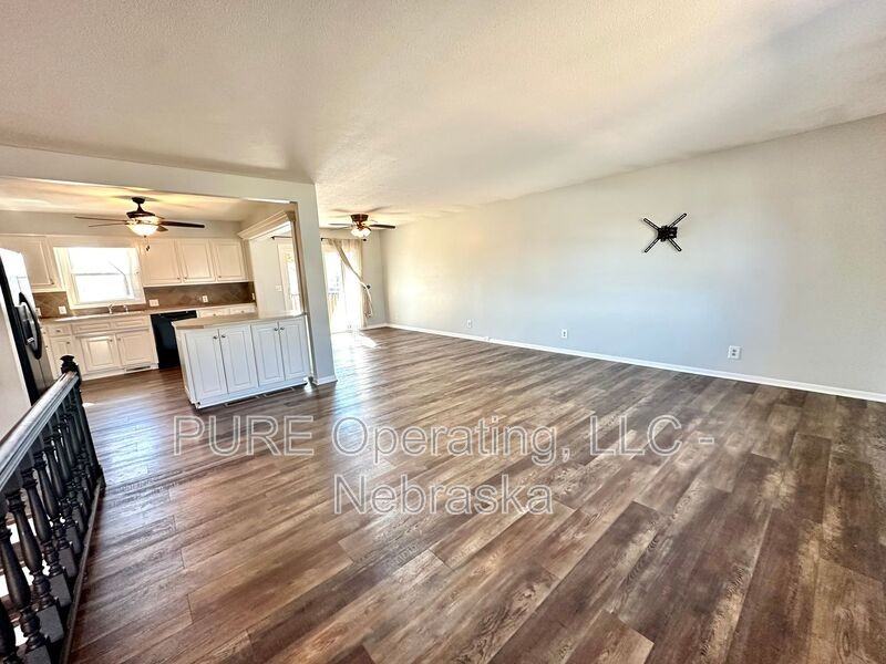 20215 Pinkney St - Photo 5 of 50