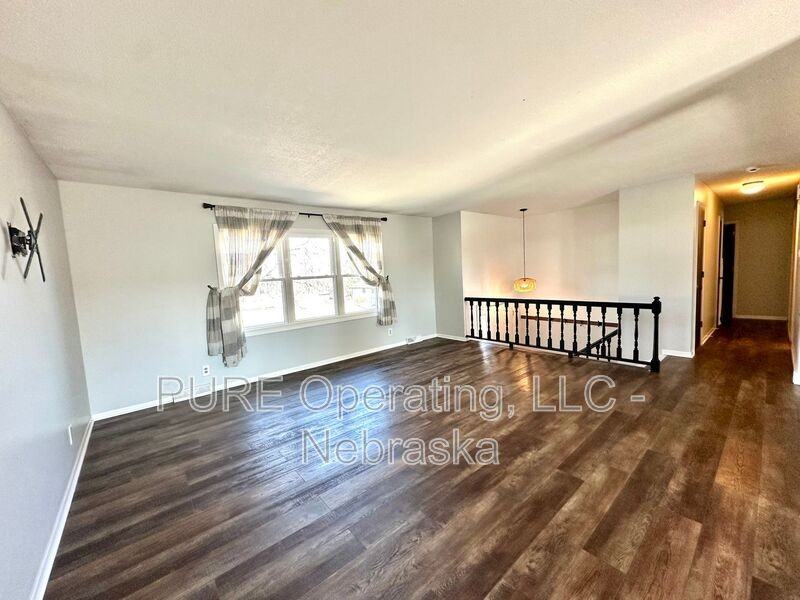 20215 Pinkney St - Photo 6 of 50