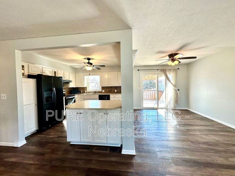 20215 Pinkney St - Photo 7 of 50