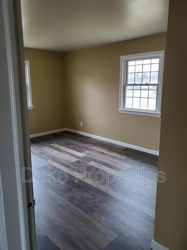 37 Linda Dr #1 - Photo 5 of 11