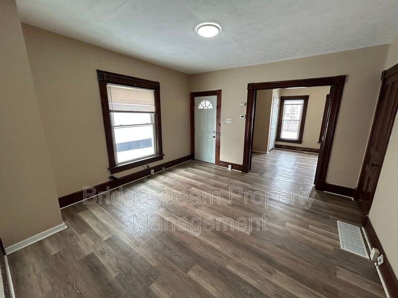 168 Grove Ave - Photo 3 of 10