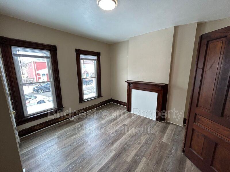 168 Grove Ave - Photo 4 of 10