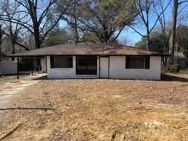 featured image of 2849 Engleside Dr