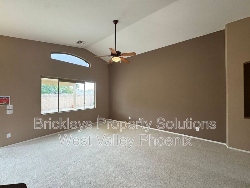 18151 N Fiesta Dr - Photo 6 of 44