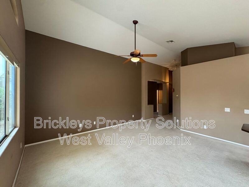 18151 N Fiesta Dr - Photo 7 of 44