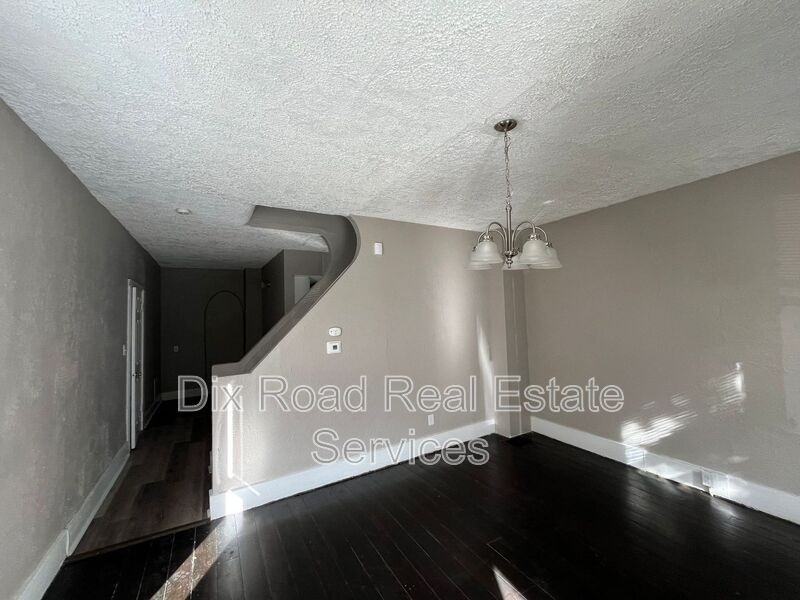 305 E Maple Ave - Photo 3 of 22