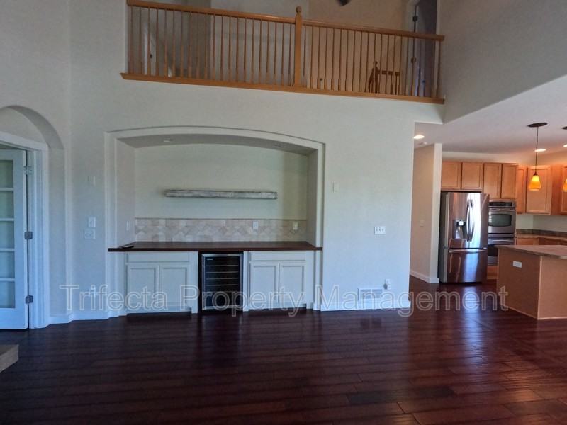 2215 Harvest St - Photo 3 of 37