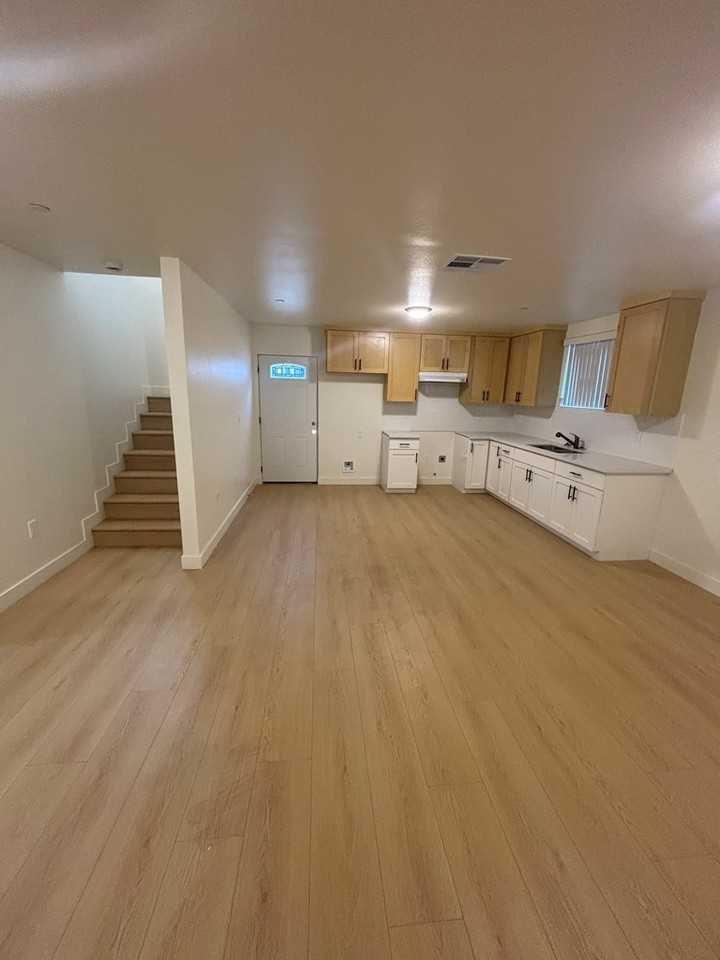 1824 North Daly Street - Photo 3 of 33