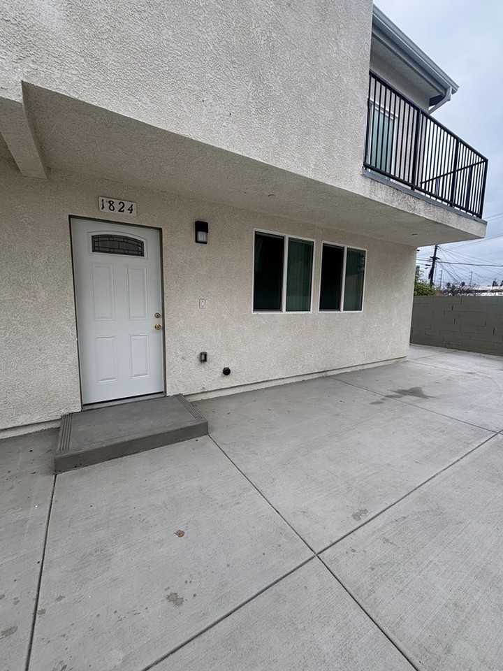 1824 North Daly Street - Photo 2 of 33