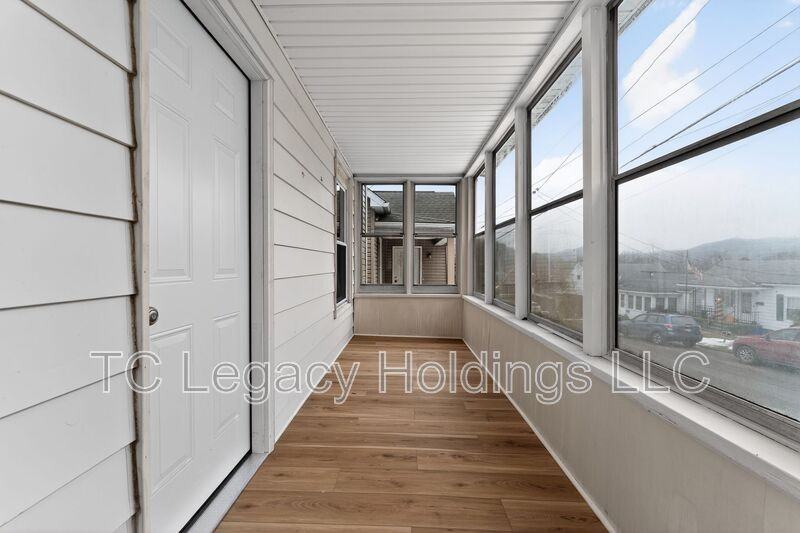 2201 Gould Ave - Photo 4 of 25