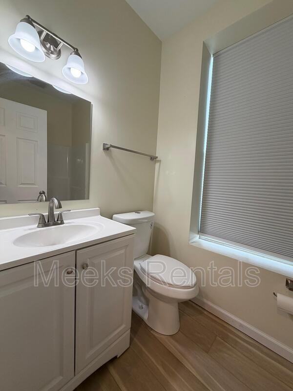 1033 Smith St #6 - Photo 6 of 6
