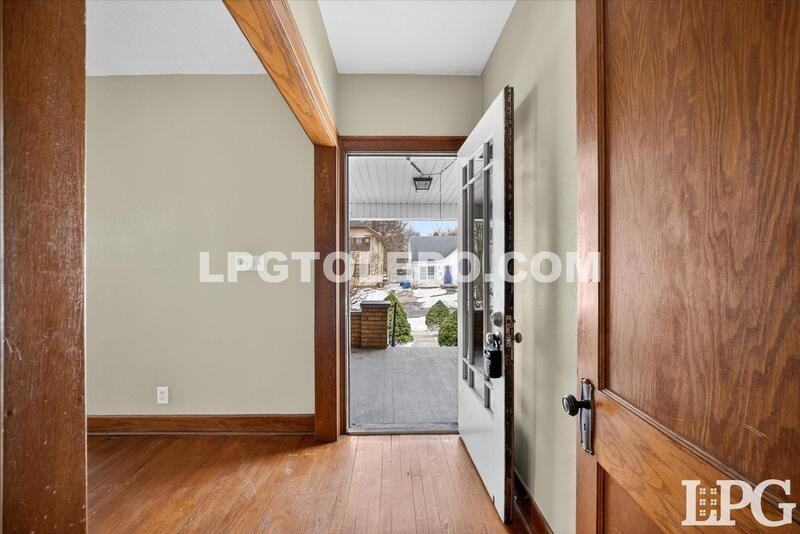 4136 N Lockwood Ave Lowr - Photo 4 of 35