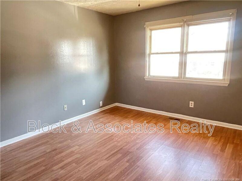 4937 Galveston Dr #D - Photo 5 of 11