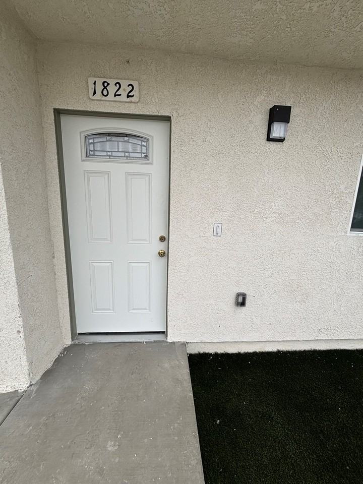 1822 North Daly Street - Photo 2 of 23