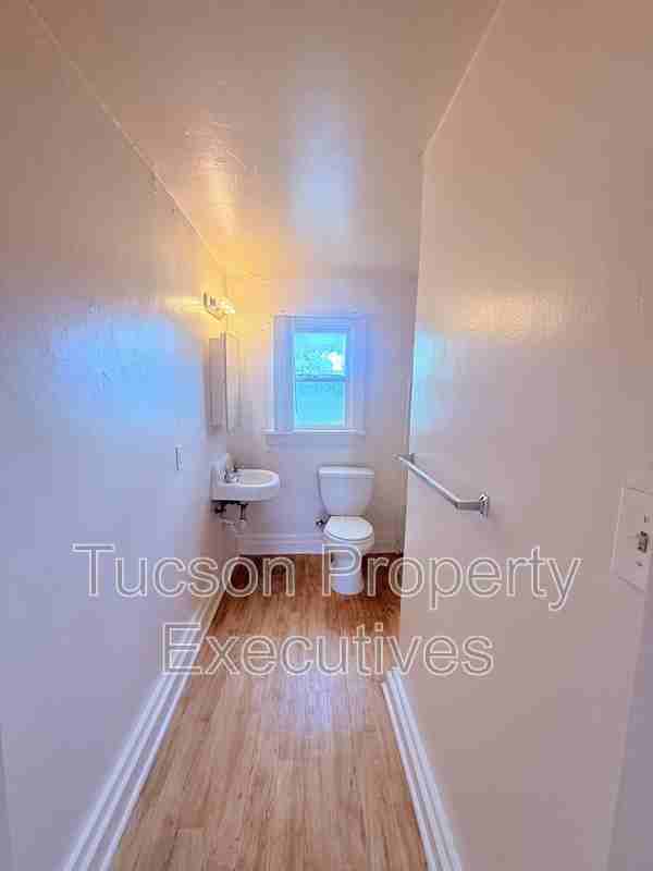 2632 N Stone Ave - Photo 6 of 15